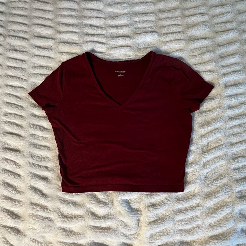 wild fable ★ burgundy cropped tee